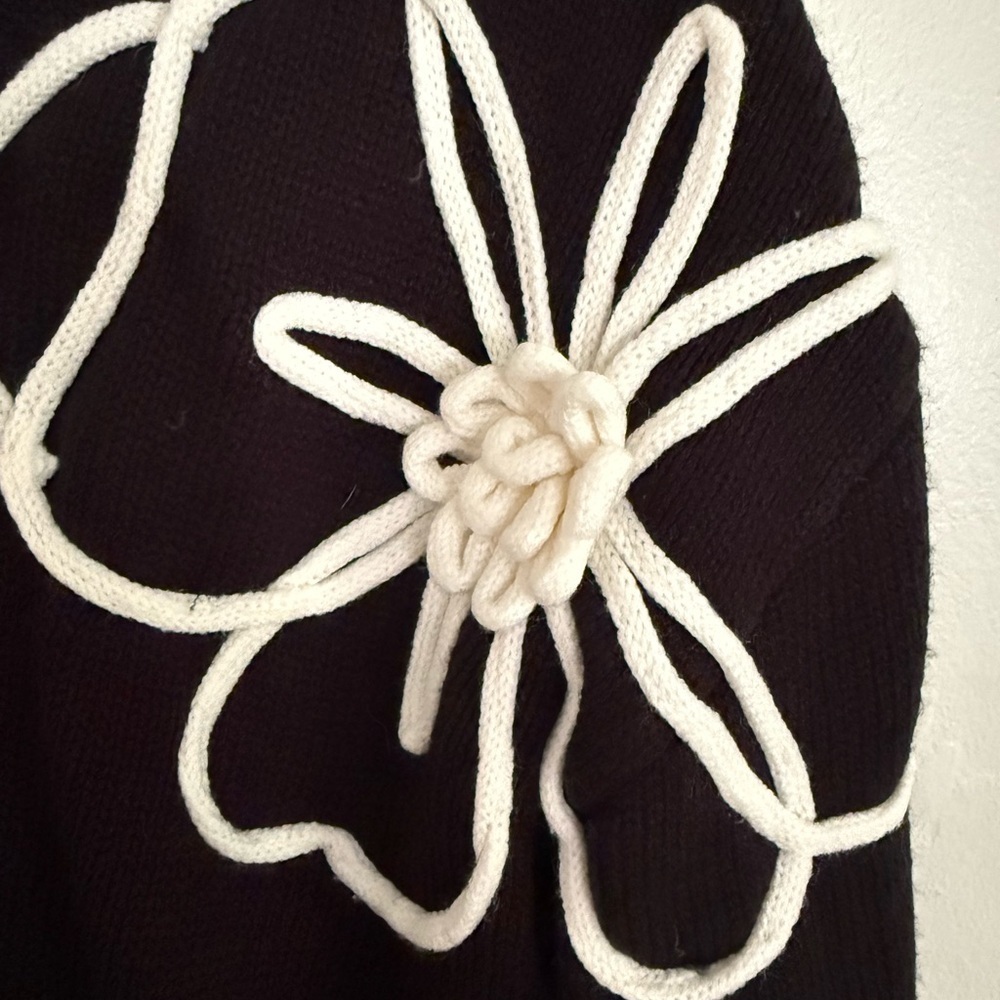 Black V-Neck Sweater with Cream Floral Design, Size Large - Picture 2 of 5